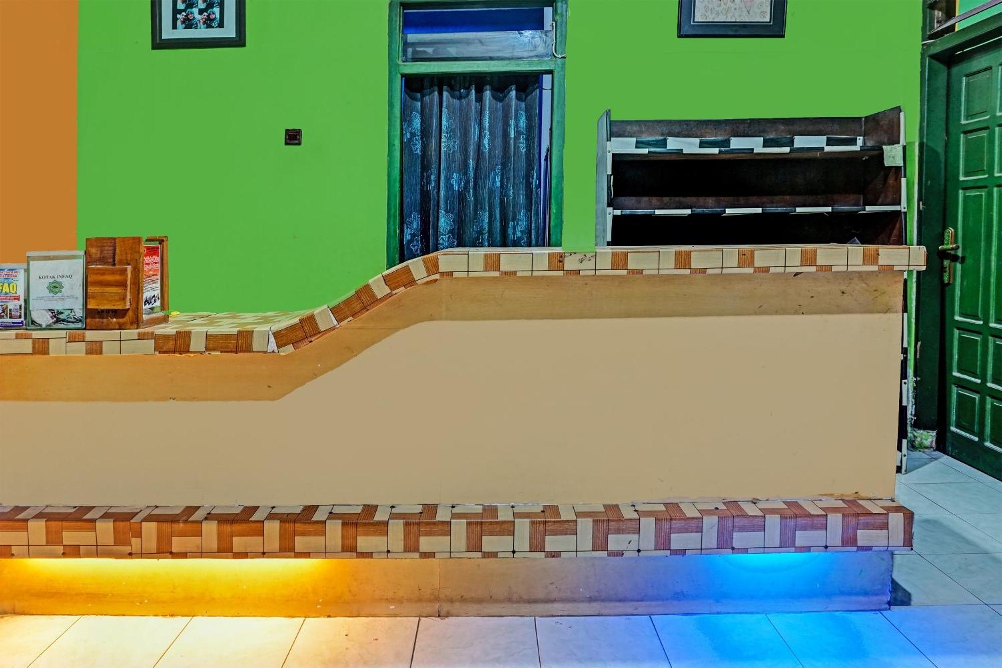 Oyo 91697 Nyaman Homestay Syariah Pare Dış mekan fotoğraf