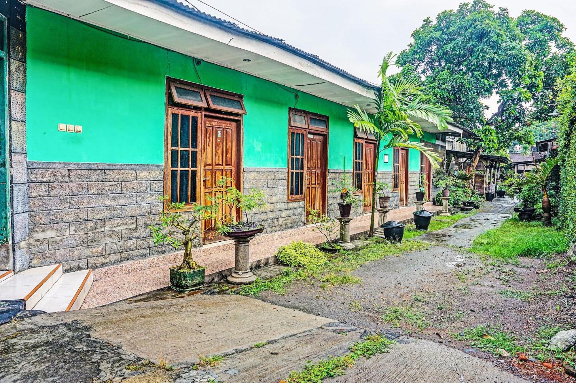 Oyo 91697 Nyaman Homestay Syariah Pare Dış mekan fotoğraf