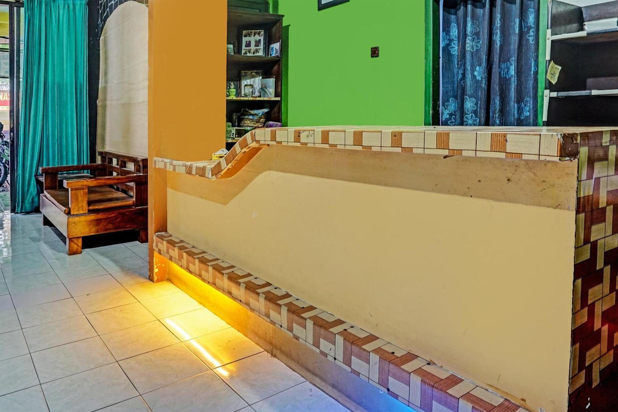 Oyo 91697 Nyaman Homestay Syariah Pare Dış mekan fotoğraf