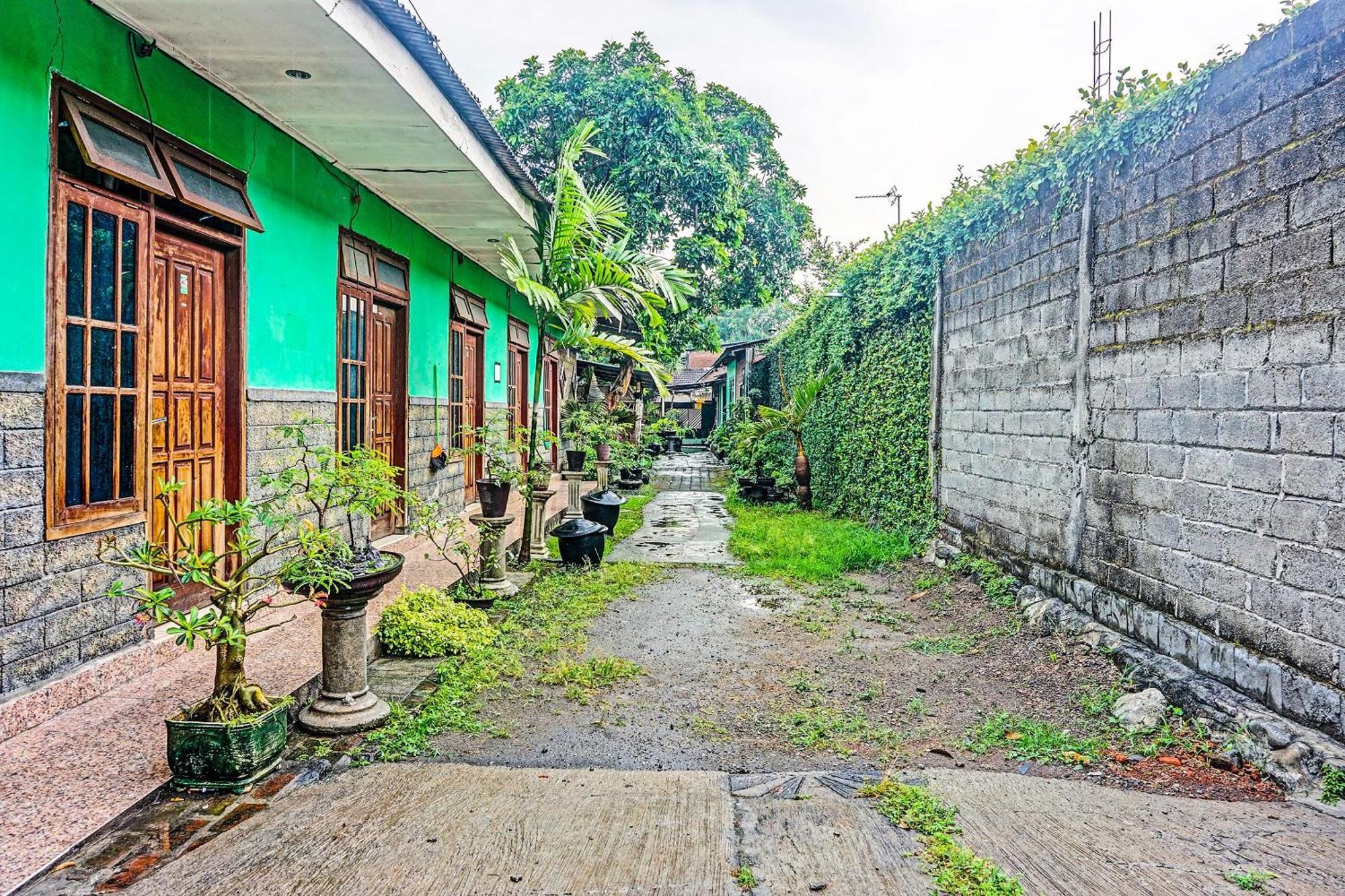 Oyo 91697 Nyaman Homestay Syariah Pare Dış mekan fotoğraf